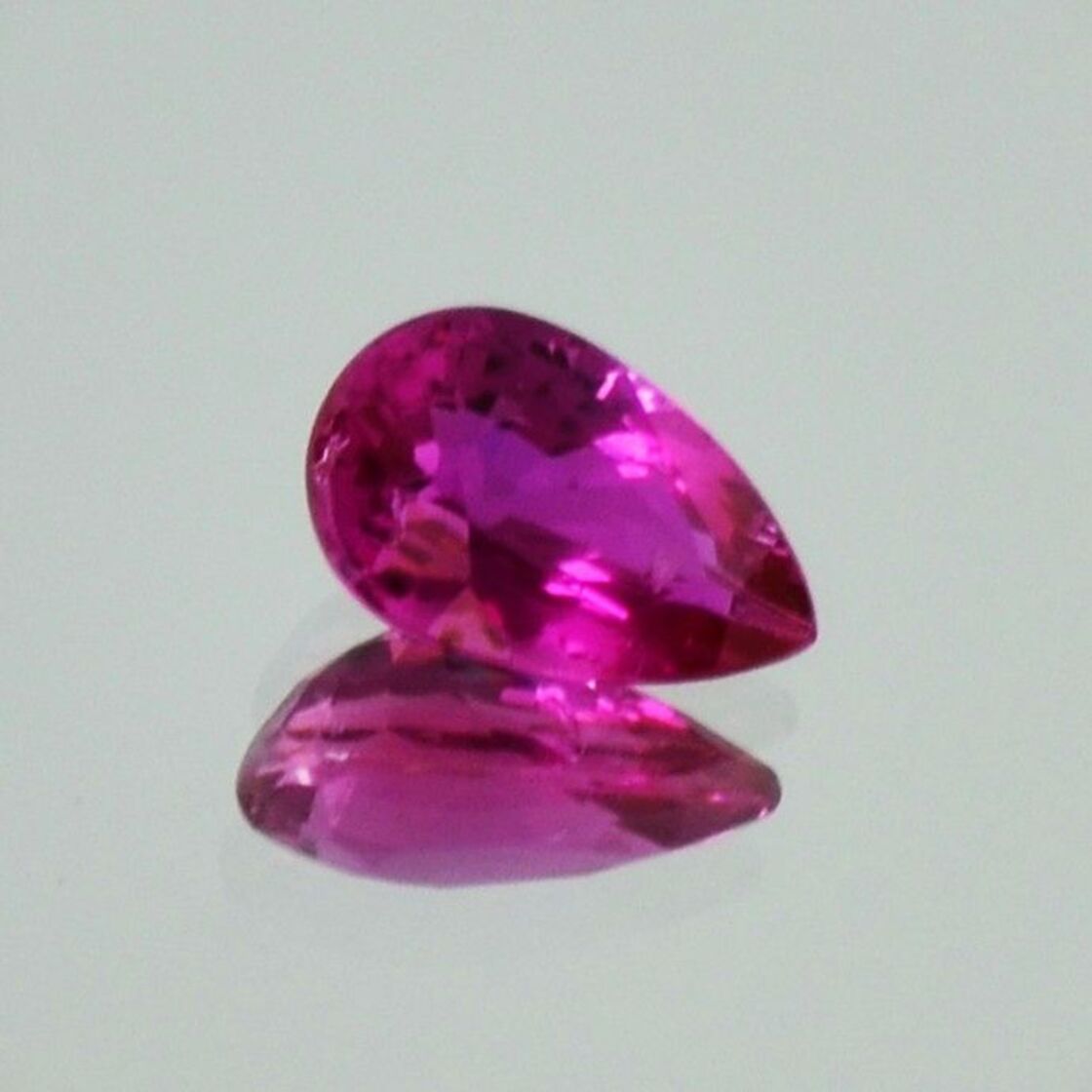 Rubin Tropfen pink-rot unbehandelt 1,04 ct.