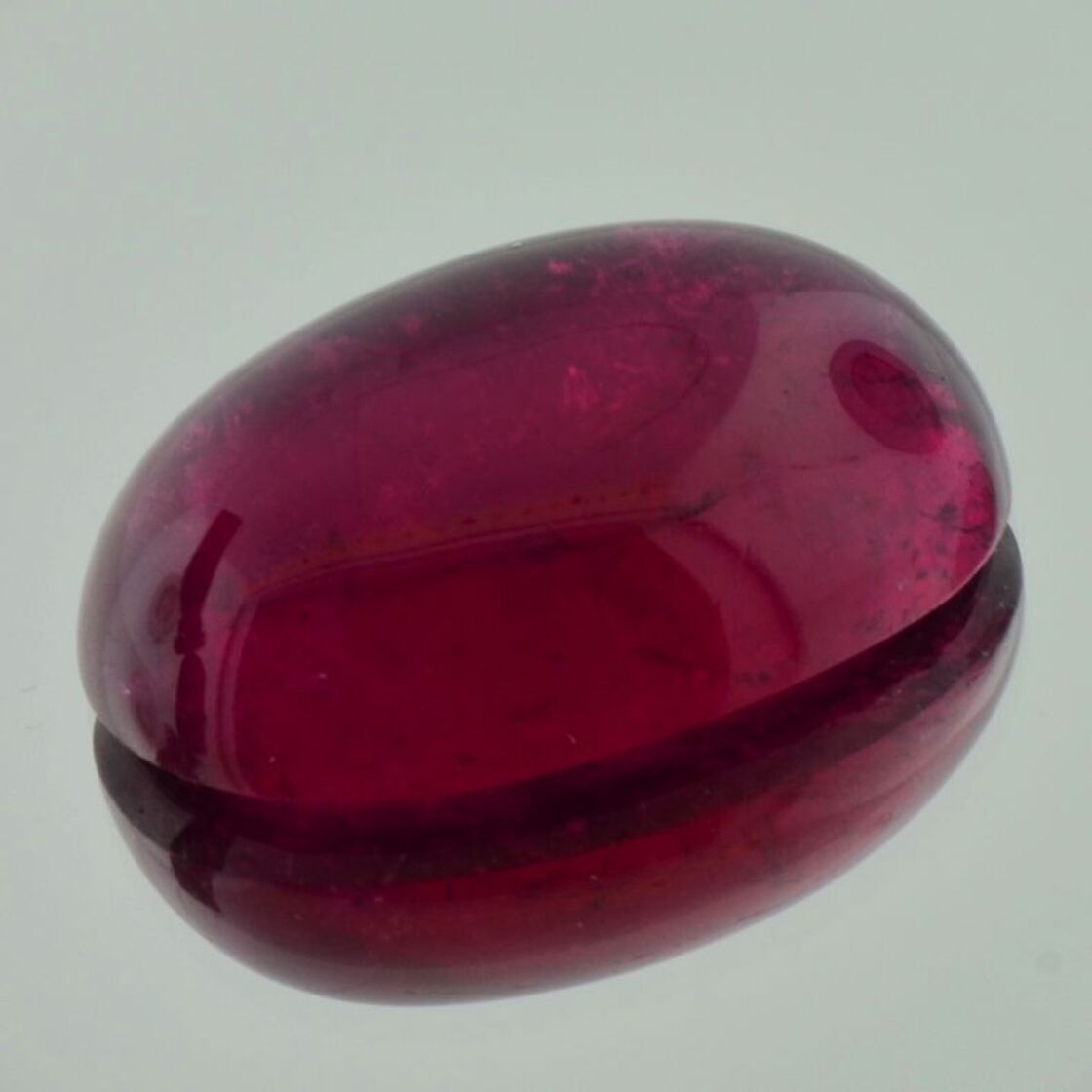 Rubellit Turmalin Cabochon oval intensives Purpurrot 53,47 ct