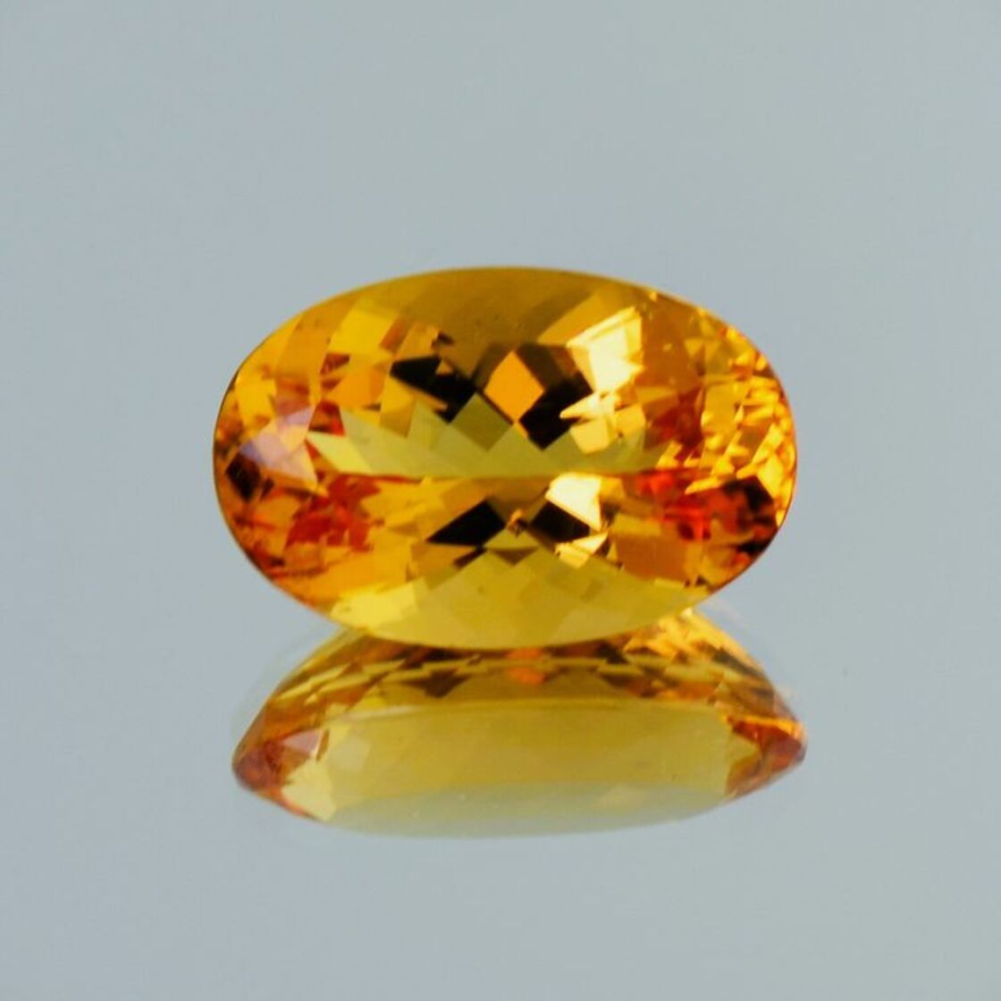 Imperial-Topas oval yellow orange untreated 13.68 ct.
