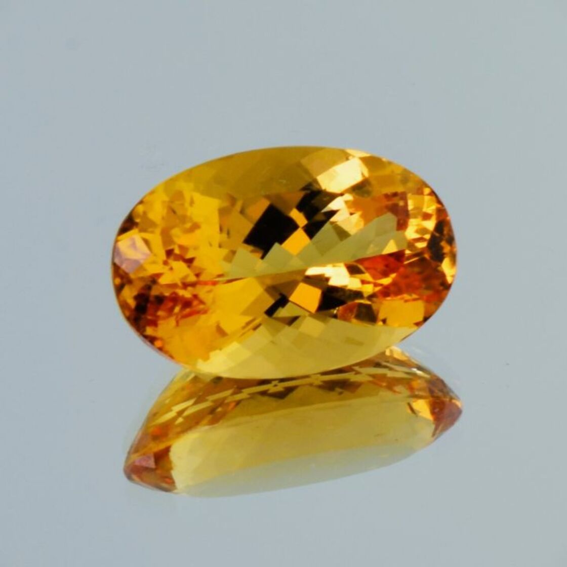 Imperial-Topas oval yellow orange untreated 13.68 ct.