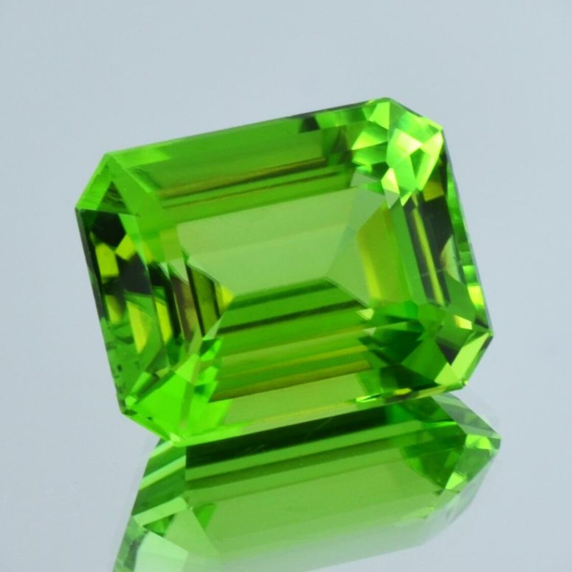 Peridot octagon intensives Grün unbehandelt 28,828ct