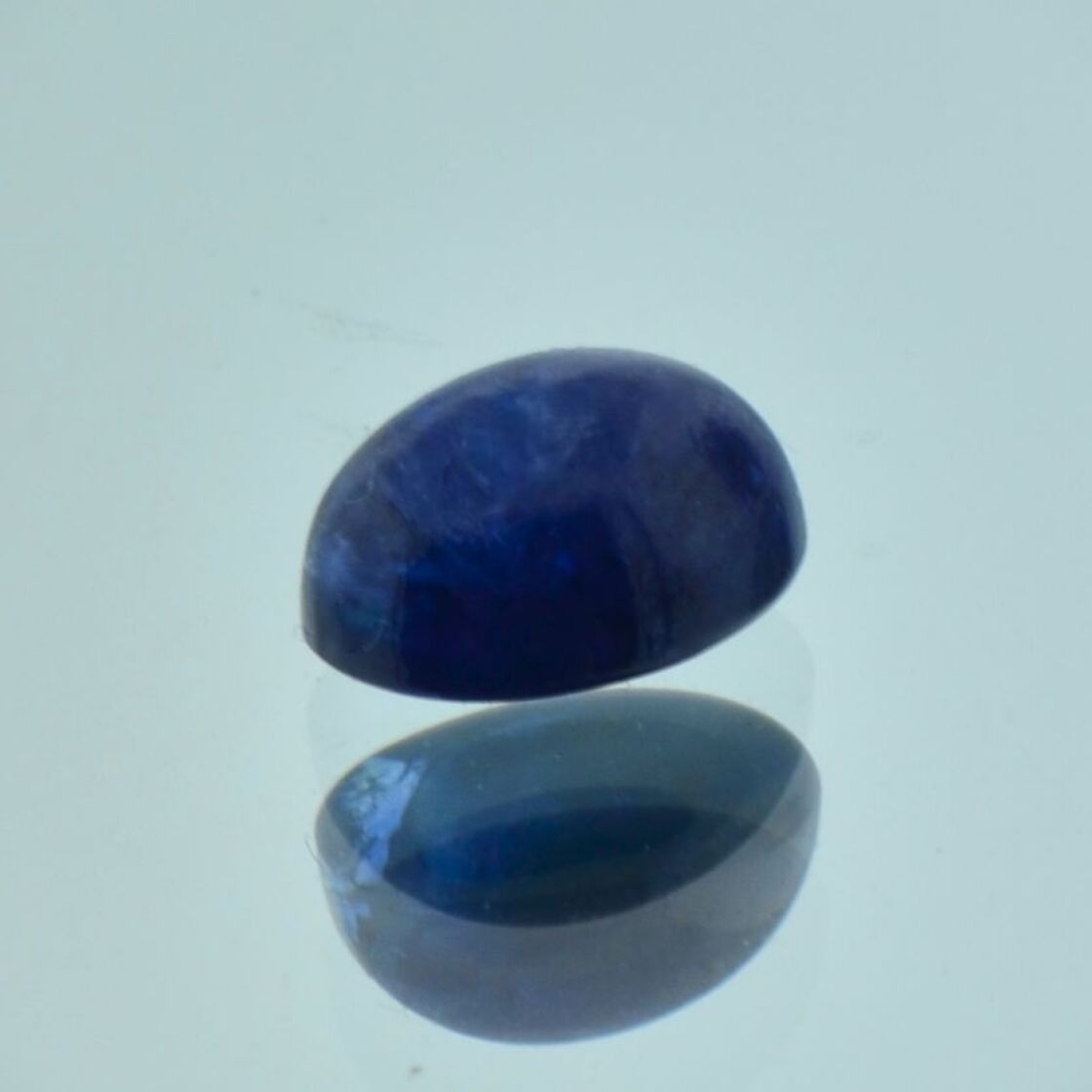 Saphir Cabochon oval blau 4,84 ct.
