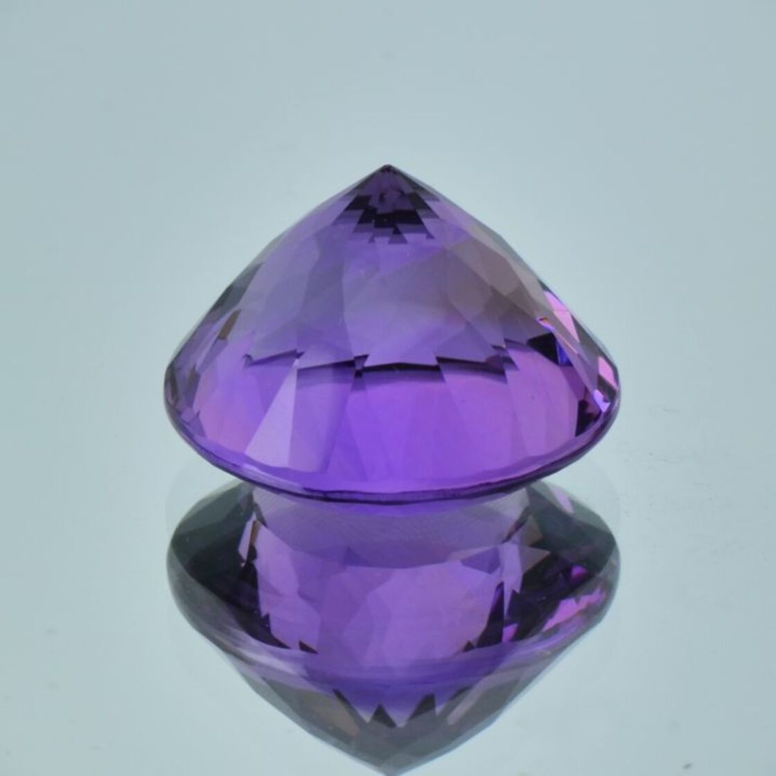 Amethyst Rundschliff intense violet 28.73 ct