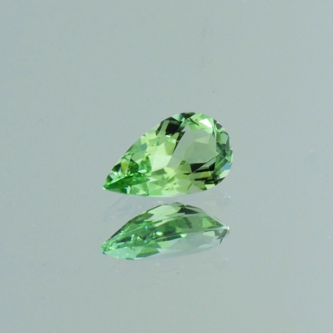 Turmalin Tropfen hellgrün 1,61 ct.