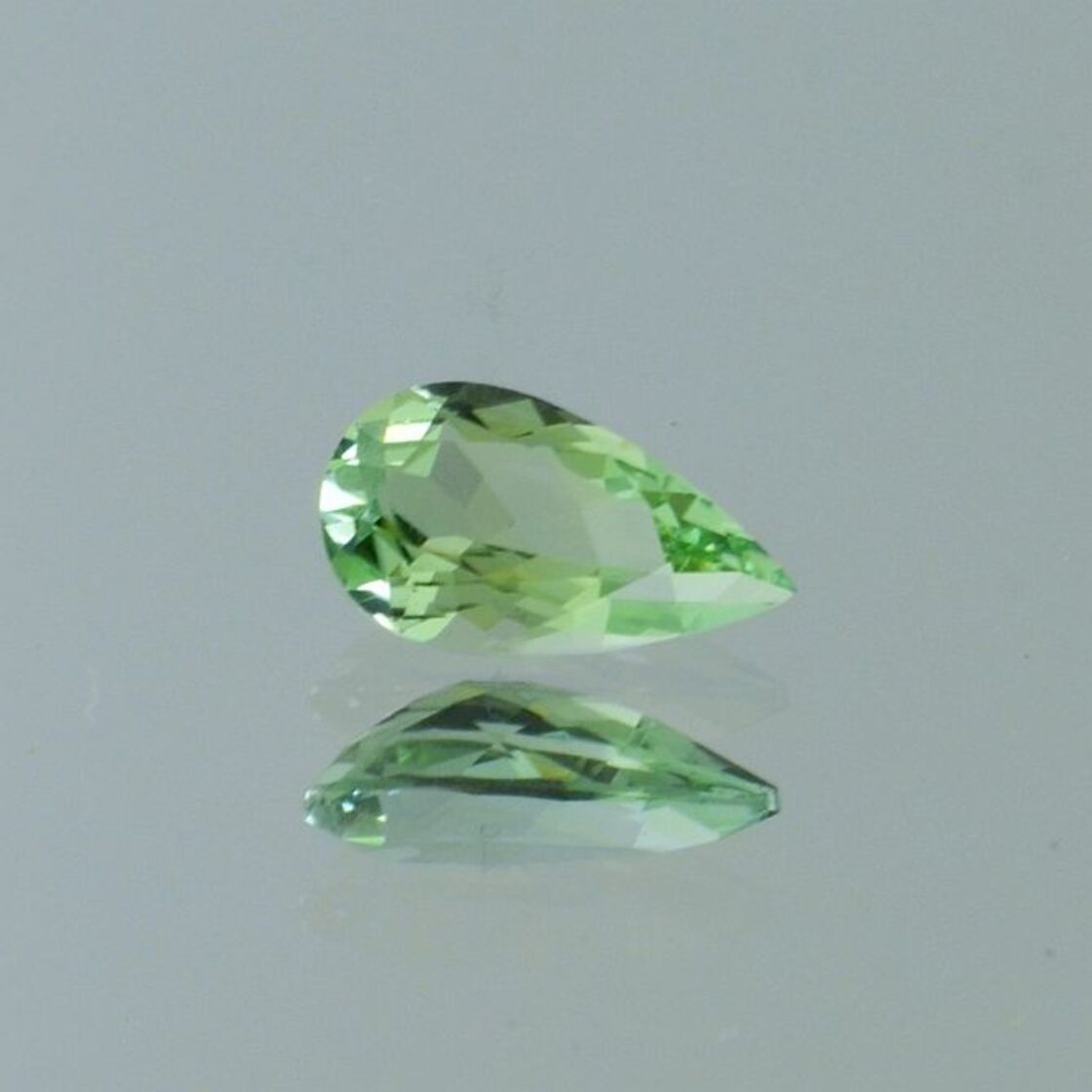 Turmalin Tropfen hellgrün 1,61 ct.