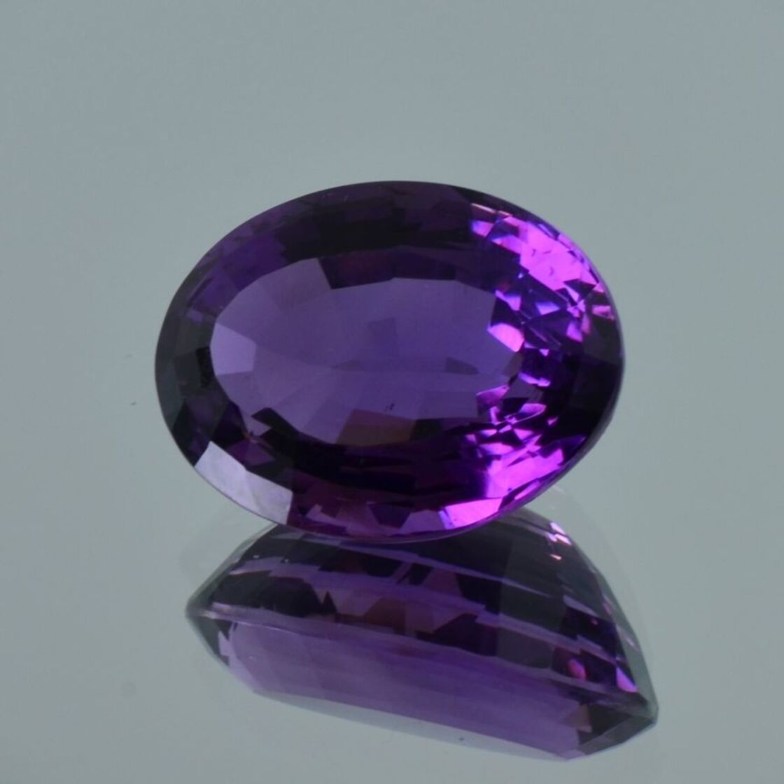 Amethyst oval intensives Violett 31,48 ct