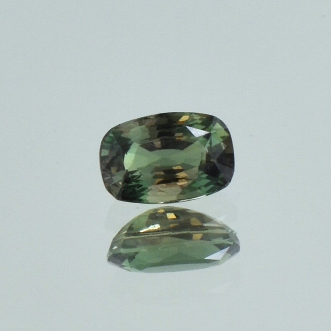Alexandrit antik grün Tageslicht 1,45 ct