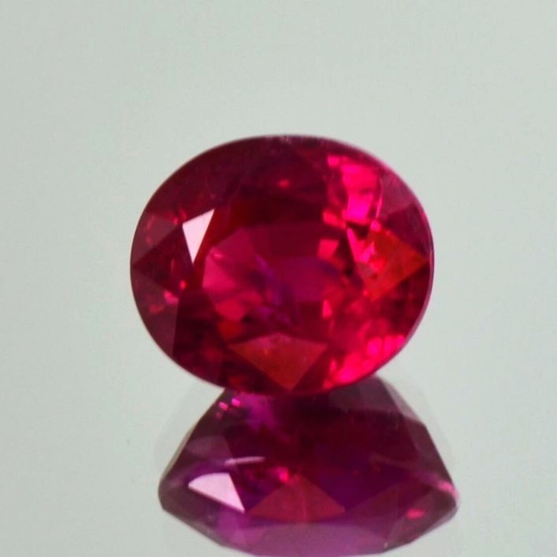 Burma Rubin oval intensives pink-rot 3,83 ct.
