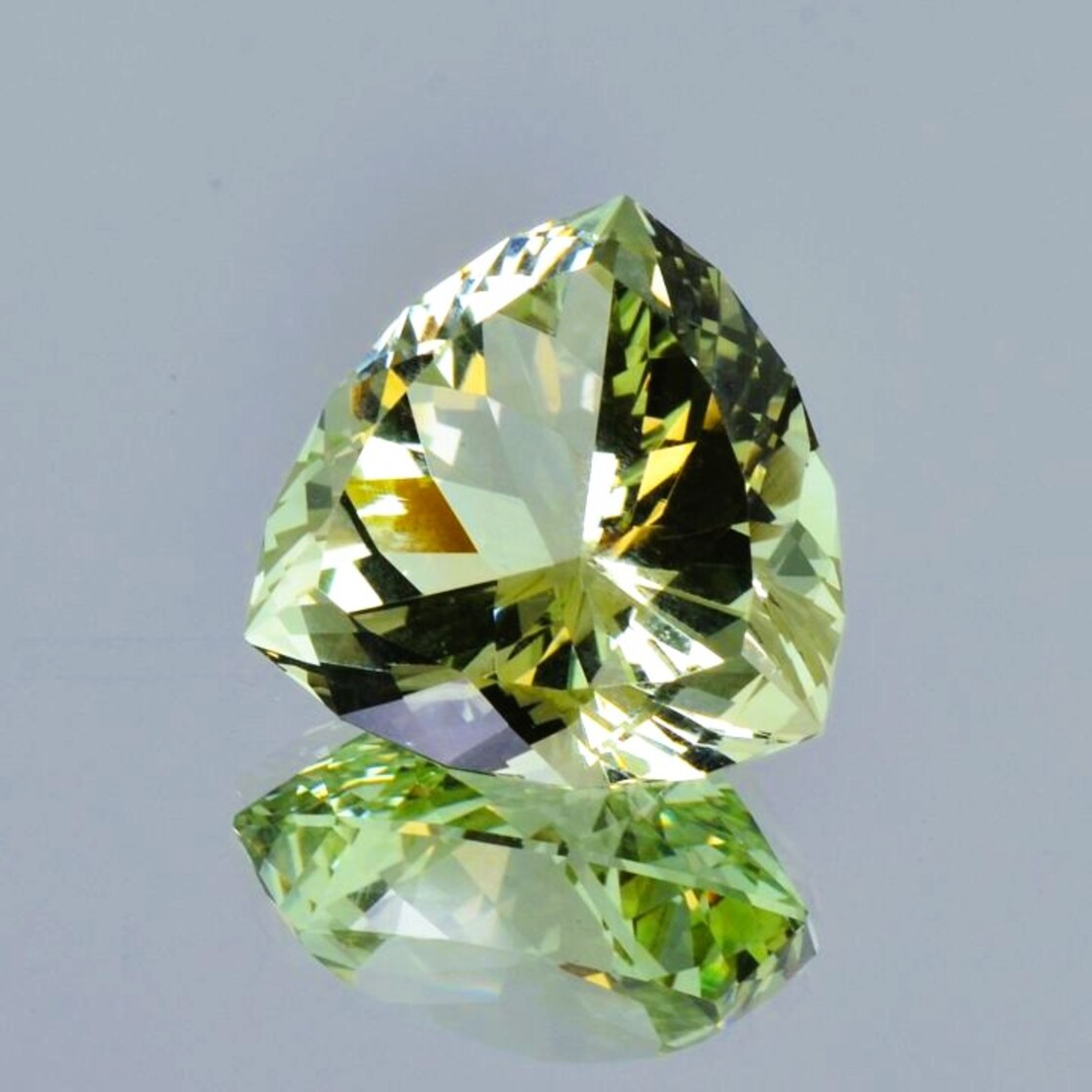 Heliodor Beryll trillion light yellow green 15.20 ct.