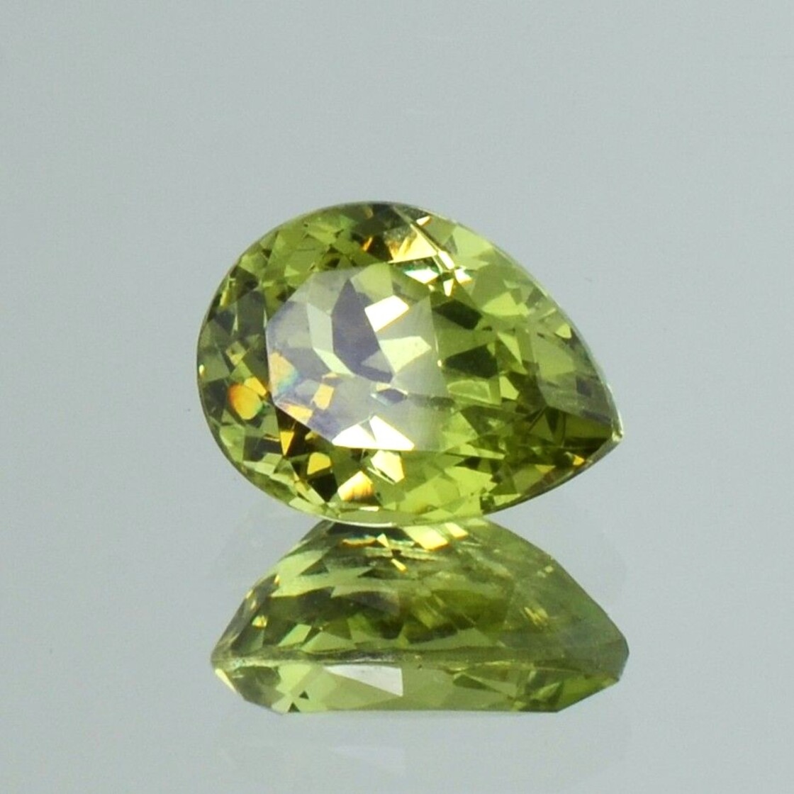 Mali-Granat Tropfen gelbgrün 3,89 ct.