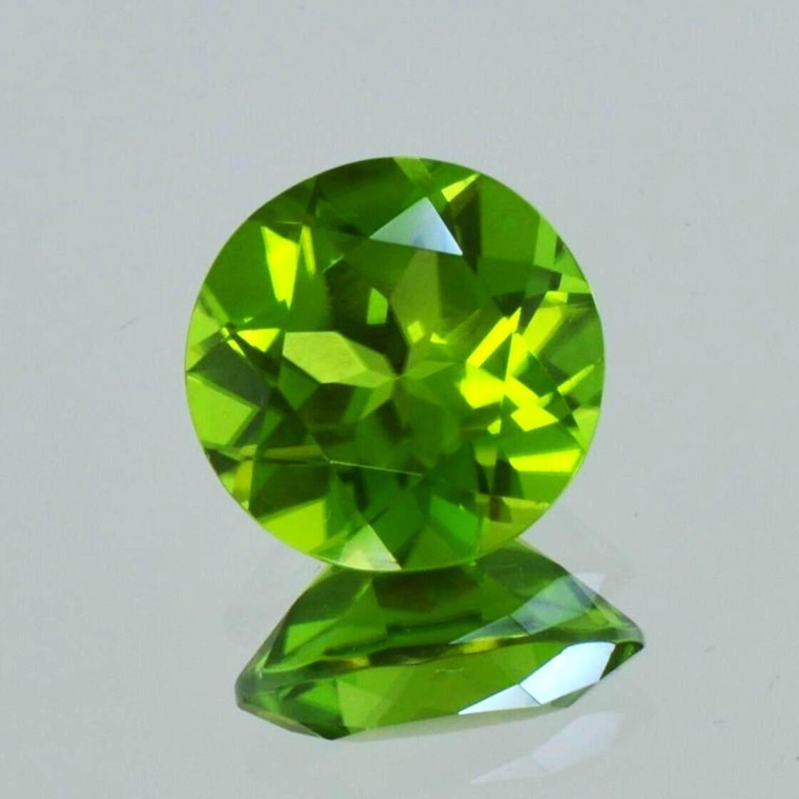 Peridot round green untreated 6.56 ct.