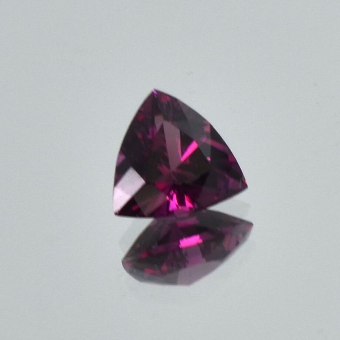 Rhodolith Granat Trillion purpurrot 1,45 ct.