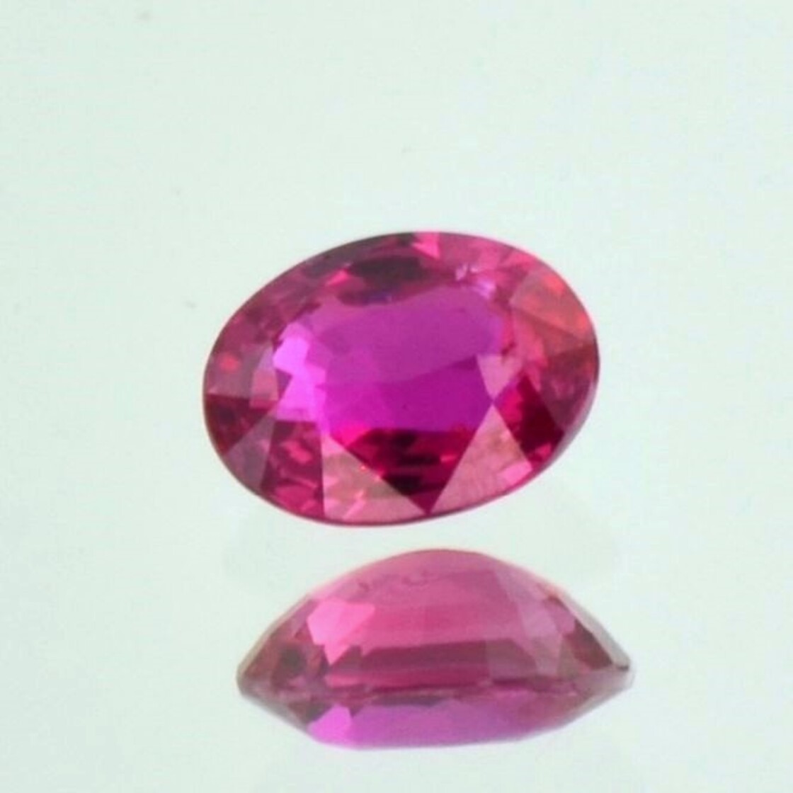 Rubin oval pink-rot unbehandelt 1,06 ct.