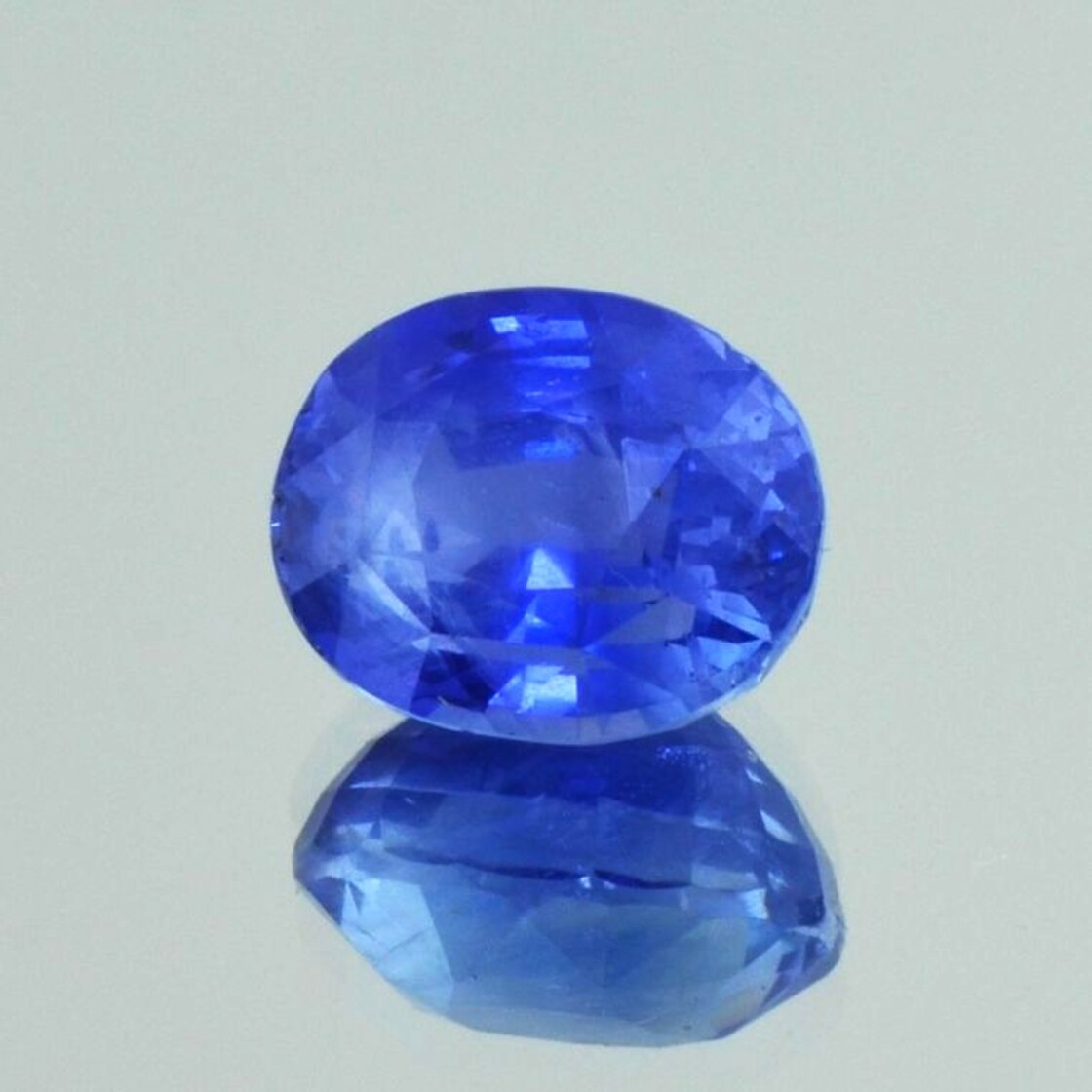 Saphir oval blau unbehandelt 6,68 ct.