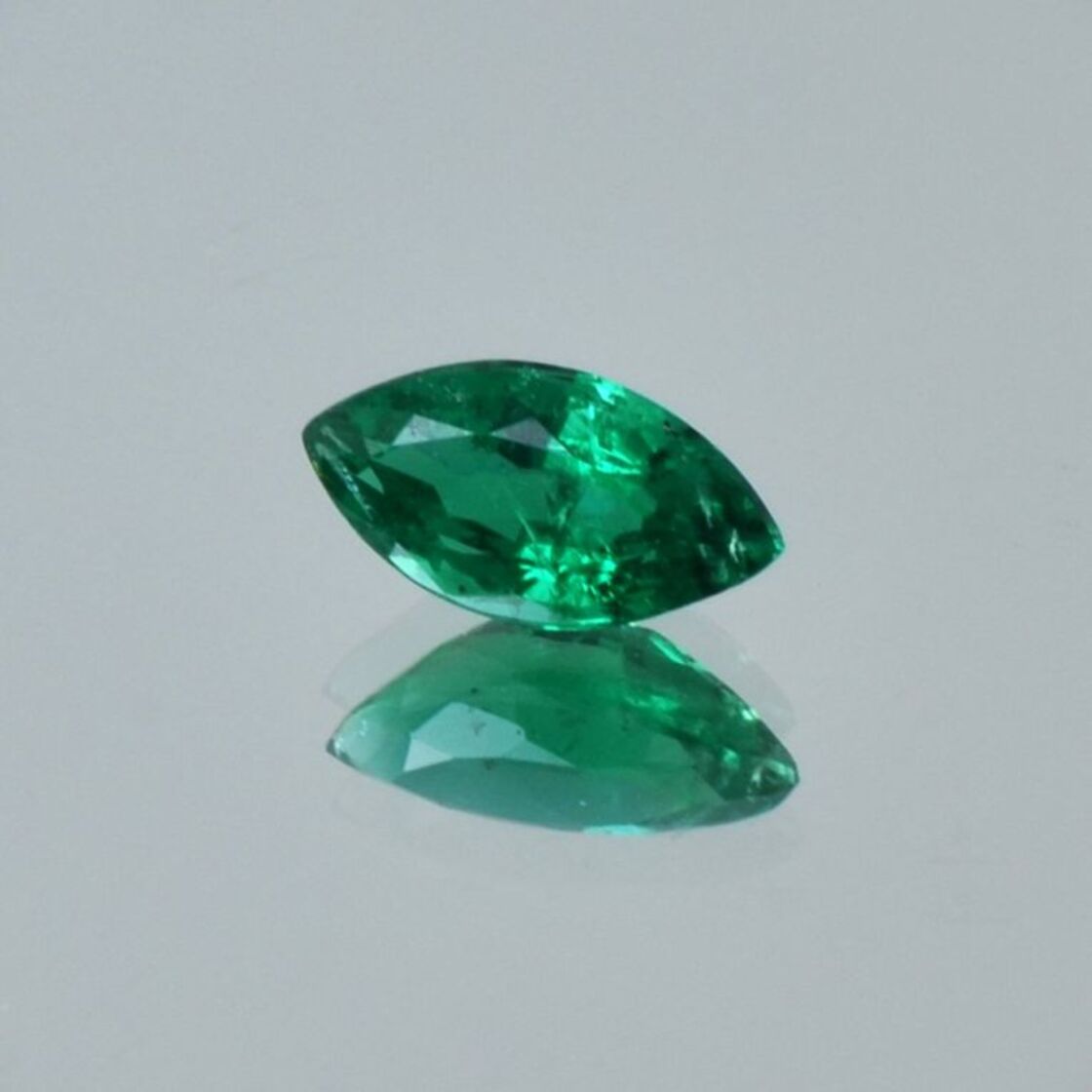 Emerald marquise green 0.89 ct.