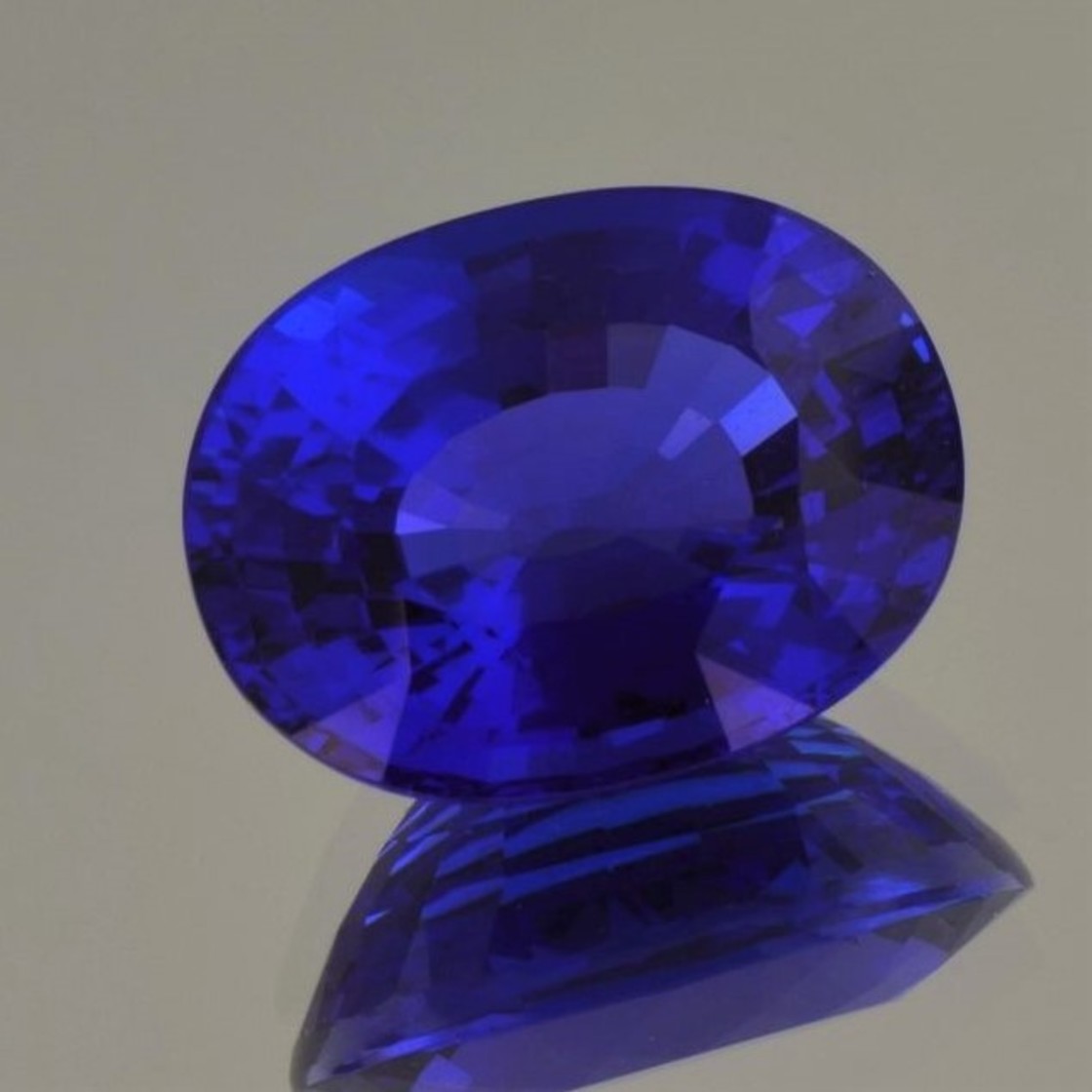 Tansanit oval intensives Blau 25,04 ct.