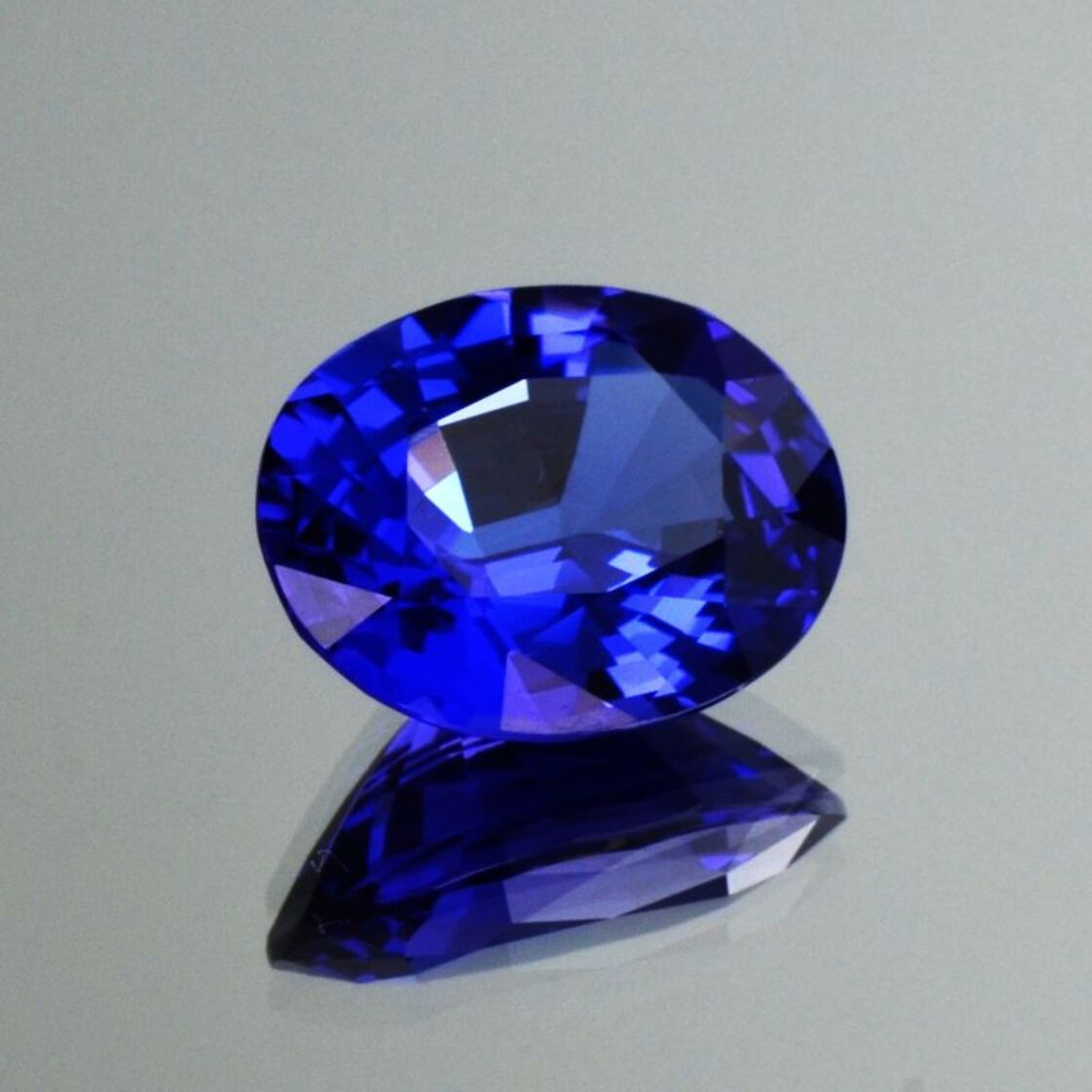 Tansanit oval intensives Blau 7,22 ct.