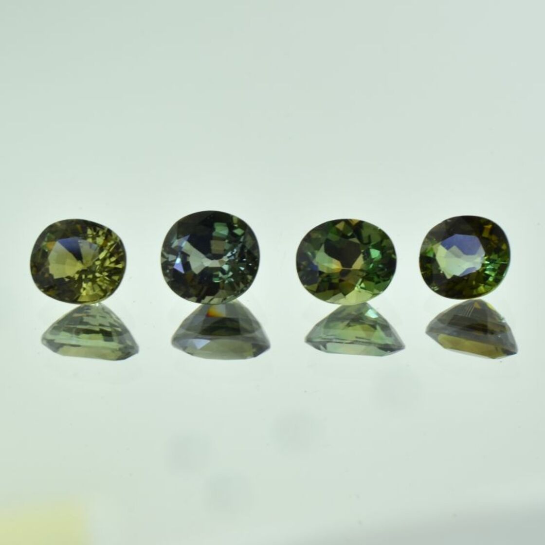 Turmalin Lot oval grünlich 7,63 ct