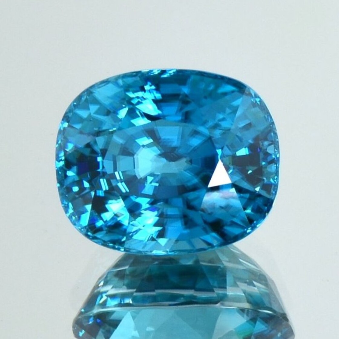 Zircon cushion intense blue 20.35 ct.