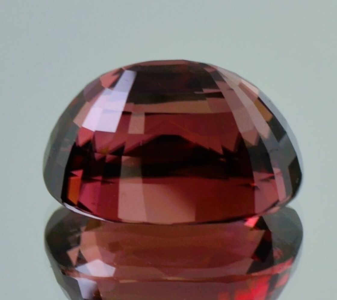 Zirkon antikoval rötlich unbehandelt 40,240 ct
