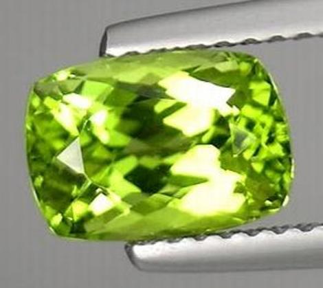 Peridot, Antikoval facettiert (2,0 - 2,1 ct.) aus Pakistan (Kohistan) Peridot, Antikoval facettiert (2,0 - 2,1 ct.) aus Pakistan (Kohistan)