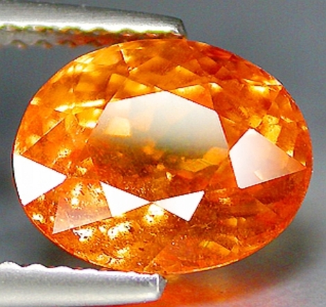 Mandarin-Granat, Oval facettiert (17,43 ct.) aus Tansania (Loliondo) Mandarin-Granat, Oval facettiert (17,43 ct.) aus Tansania (Loliondo)