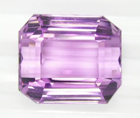 Kunzit, Achteck facettiert (59,28 ct.) aus Pakistan Kunzit, Achteck facettiert (59,28 ct.) aus Pakistan