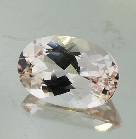 Morganit, Oval facettiert (6,67 ct.) aus Brasilien (Minas Gerais) Morganit, Oval facettiert (6,67 ct.) aus Brasilien (Minas Gerais)