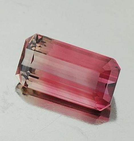 Turmalin, Achteck facettiert (11,03 ct.) aus Brasilien (Minas Gerais) Turmalin, Achteck facettiert (11,03 ct.) aus Brasilien (Minas Gerais)