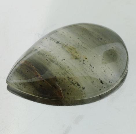 Einschluss-Quarz, Tropfen Cabochon (60,48 ct.) aus Brasilien