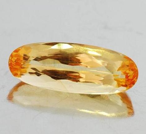 Imperial-Topas, Oval facettiert (5,18 ct.) aus Brasilien (Ouro Preto) Imperial-Topas, Oval facettiert (5,18 ct.) aus Brasilien (Ouro Preto)
