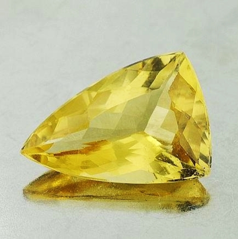 Goldberyll, Triangel facettiert (8,08 ct.) aus Brasilien (Minas Gerais) Goldberyll, Triangel facettiert (8,08 ct.) aus Brasilien (Minas Gerais)