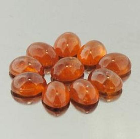 Granat Lot, Oval Cabochon (20,76 ct.) aus Madagaskar Granat Lot, Oval Cabochon (20,76 ct.) aus Madagaskar