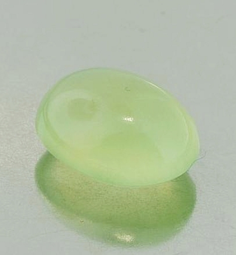 Prehnite Cabo oval 10.12 ct Prehnite Cabo oval 10.12 ct