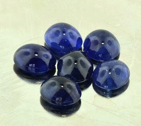 Saphir Lot, Oval Cabochon (13,18 ct.) aus Sri Lanka Saphir Lot, Oval Cabochon (13,18 ct.) aus Sri Lanka