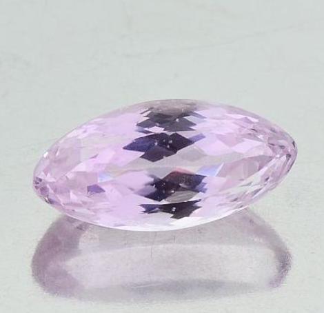 Kunzit, Navette facettiert (8,66 ct.) aus Pakistan Kunzit, Navette facettiert (8,66 ct.) aus Pakistan