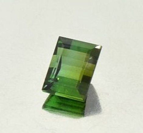 Verdelith, Rechteck facettiert (1,94 ct.) aus Pakistan Verdelith, Rechteck facettiert (1,94 ct.) aus Pakistan
