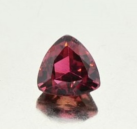 Turmalin, Triangel facettiert (2,17 ct.) aus Nigeria Turmalin, Triangel facettiert (2,17 ct.) aus Nigeria
