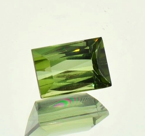 Verdelith, Rechteck facettiert (1,89 ct.) aus Brasilien Verdelith, Rechteck facettiert (1,89 ct.) aus Brasilien