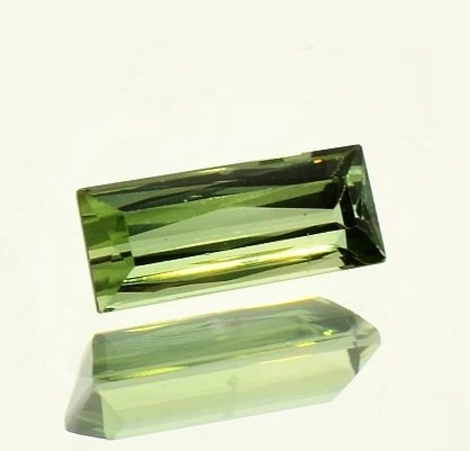 Verdelith, Rechteck facettiert (1,46 ct.) aus Nigeria Verdelith, Rechteck facettiert (1,46 ct.) aus Nigeria