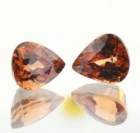 Zirkon Duo, Tropfen facettiert (7,98 ct.) aus Tansania Zirkon Duo, Tropfen facettiert (7,98 ct.) aus Tansania