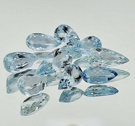 Aquamarin Lot, Tropfen facettiert (21,08 ct.) aus Brasilien (Minas Gerais) Aquamarin Lot, Tropfen facettiert (21,08 ct.) aus Brasilien (Minas Gerais)