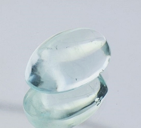Aquamarin, Oval Cabochon (8,76 ct.) aus Brasilien Aquamarin, Oval Cabochon (8,76 ct.) aus Brasilien
