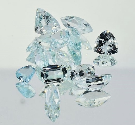 Aquamarin Lot, Antik, Navette & Triangel facettiert (21,00 ct.) aus Brasilien Aquamarin Lot, Antik, Navette & Triangel facettiert (21,00 ct.) aus Brasilien