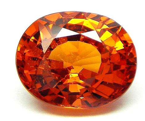 Mandarin-Granat, Oval facettiert (4,91 ct.) aus Nigeria (Iseyin) Mandarin-Granat, Oval facettiert (4,91 ct.) aus Nigeria (Iseyin)