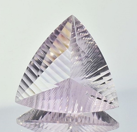 Amethyst Trillion-Laserschliff very light lilac 39.97 ct Amethyst Trillion-Laserschliff very light lilac 39.97 ct