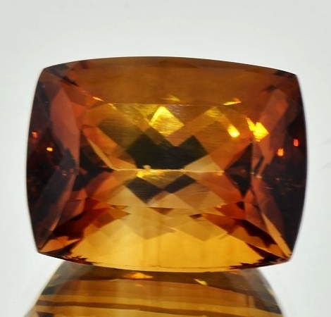 Topas, Antik facettiert (43,99 ct.) aus Pakistan (Katlang)