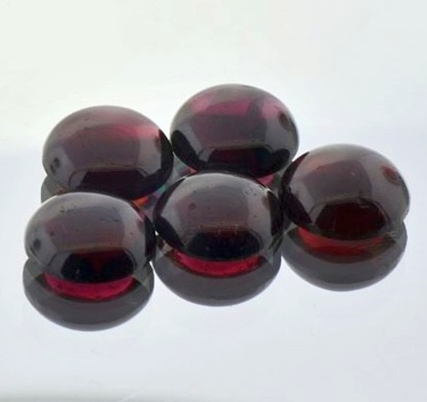 Granat Lot, Rund Cabochon (21,33 ct.) aus Indien Granat Lot, Rund Cabochon (21,33 ct.) aus Indien
