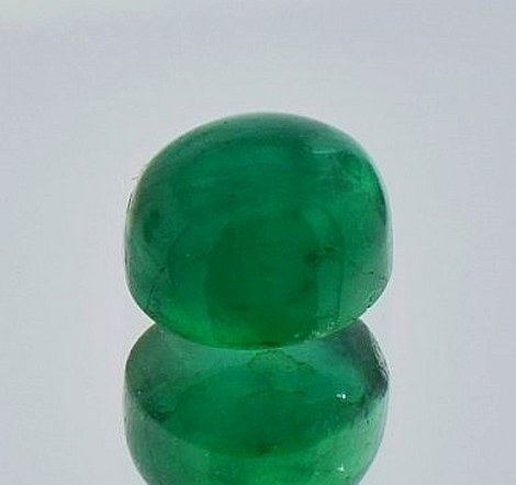 Smaragd, Oval Cabochon (2,56 ct.) aus Sambia Smaragd, Oval Cabochon (2,56 ct.) aus Sambia