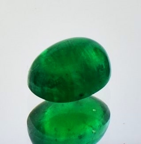 Smaragd, Oval Cabochon (2,74 ct.) aus Brasilien Smaragd, Oval Cabochon (2,74 ct.) aus Brasilien